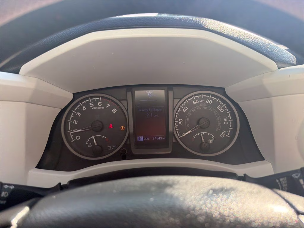 2018 Super White Toyota Tacoma TRD Off-Road 4X4 Truck