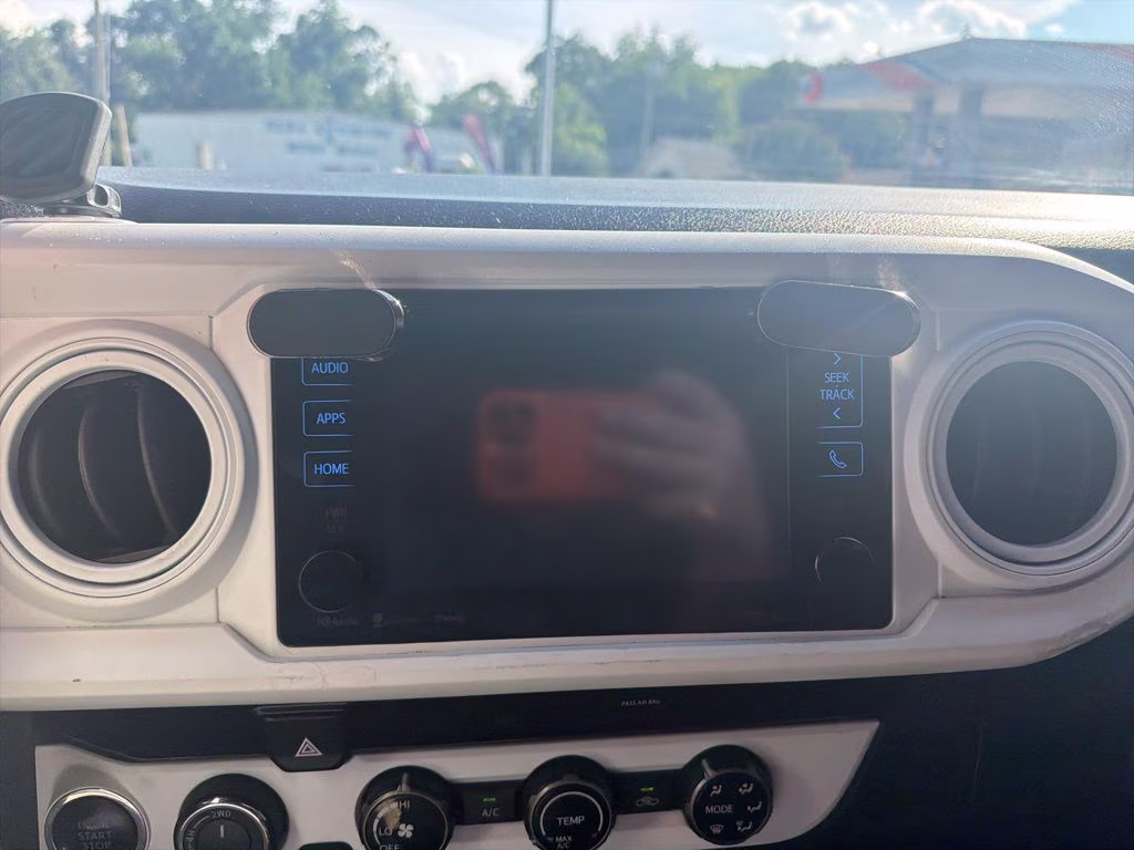 2018 Super White Toyota Tacoma TRD Off-Road 4X4 Truck