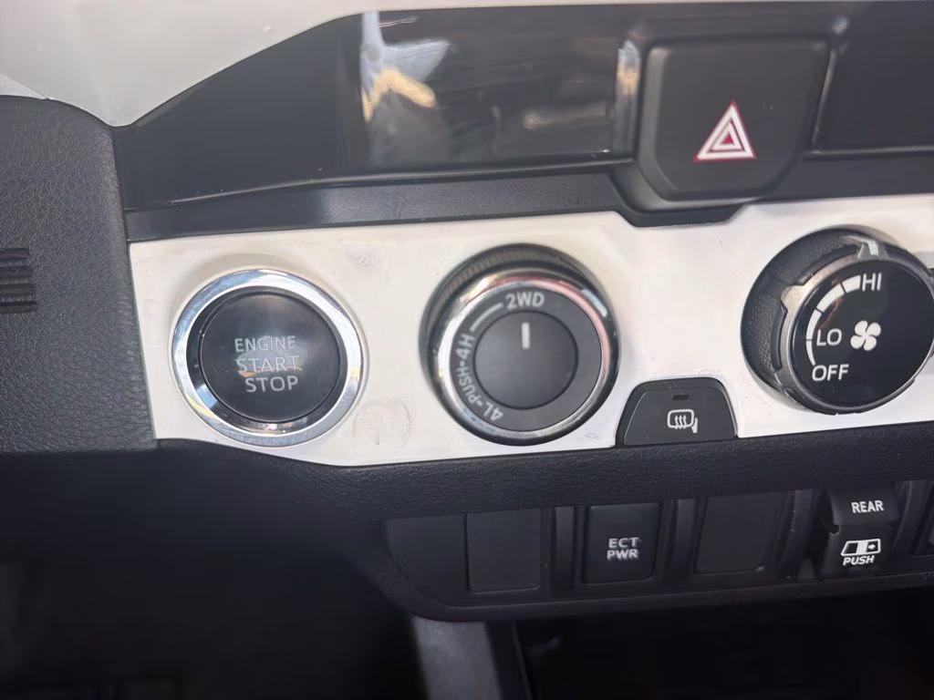 2018 Super White Toyota Tacoma TRD Off-Road 4X4 Truck