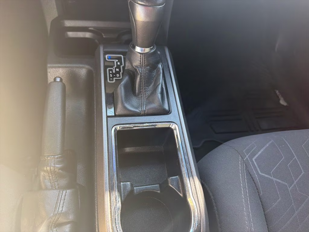 2018 Super White Toyota Tacoma TRD Off-Road 4X4 Truck