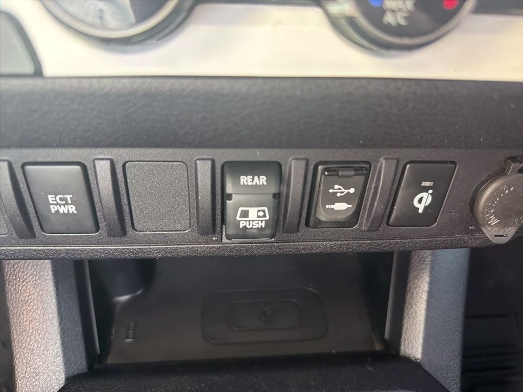 2018 Super White Toyota Tacoma TRD Off-Road 4X4 Truck