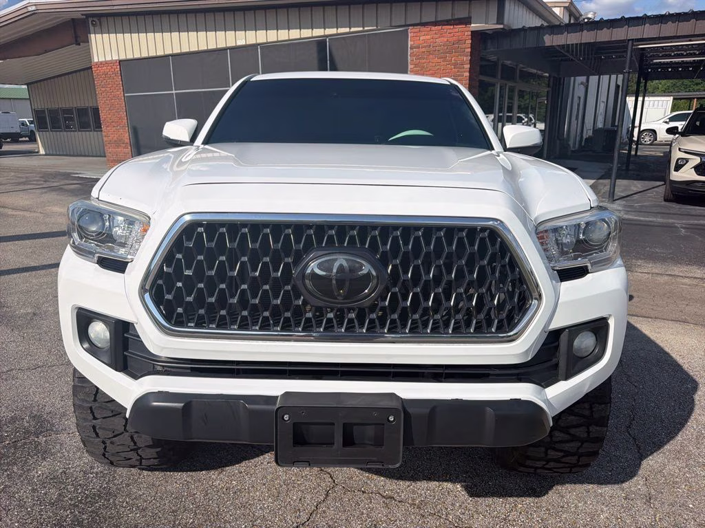 2018 Super White Toyota Tacoma TRD Off-Road 4X4 Truck