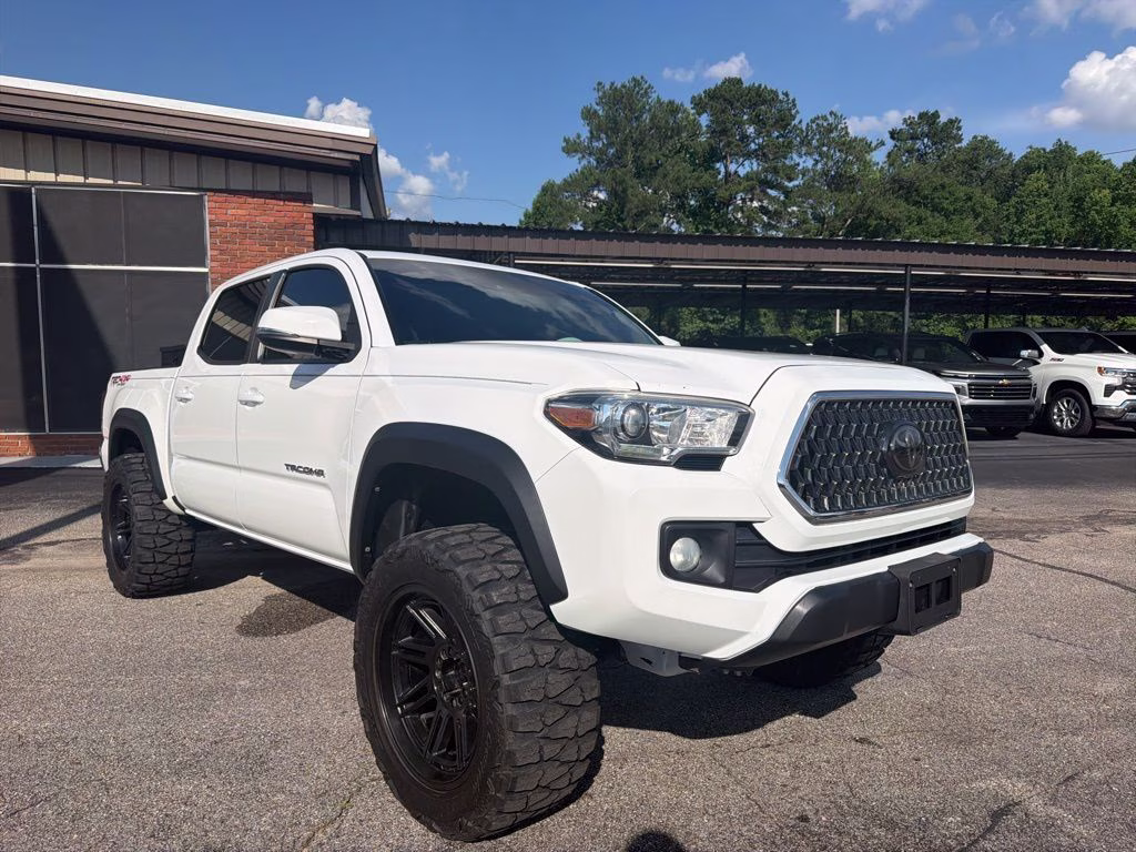 2018 Super White Toyota Tacoma TRD Off-Road 4X4 Truck