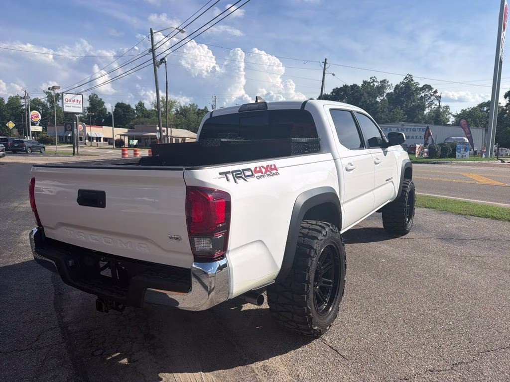 2018 Super White Toyota Tacoma TRD Off-Road 4X4 Truck
