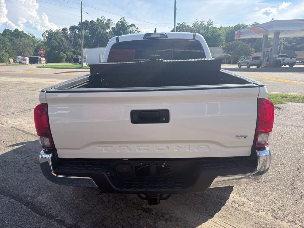 2018 Super White Toyota Tacoma TRD Off-Road 4X4 Truck