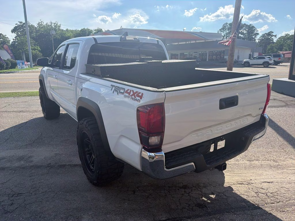 2018 Super White Toyota Tacoma TRD Off-Road 4X4 Truck