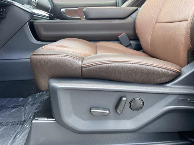 2026 Agate Black Metallic Ford Expedition King Ranch 4X4 SUV