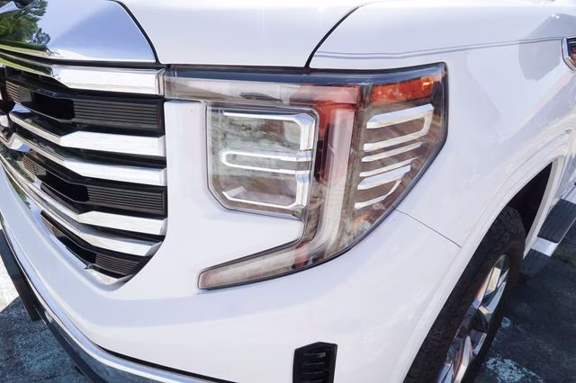 2025 Summit White GMC Sierra 1500 SLT 4X4 Truck