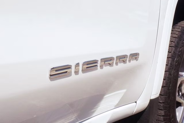 2025 Summit White GMC Sierra 1500 SLT 4X4 Truck