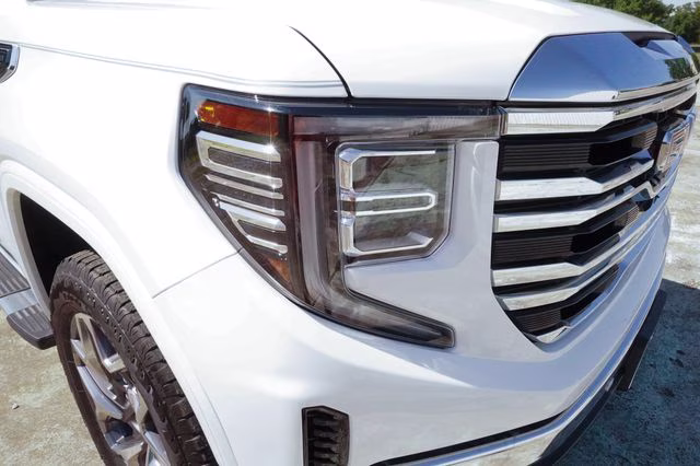 2025 Summit White GMC Sierra 1500 SLT 4X4 Truck