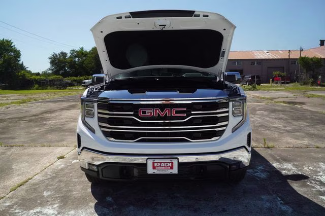 2025 Summit White GMC Sierra 1500 SLT 4X4 Truck