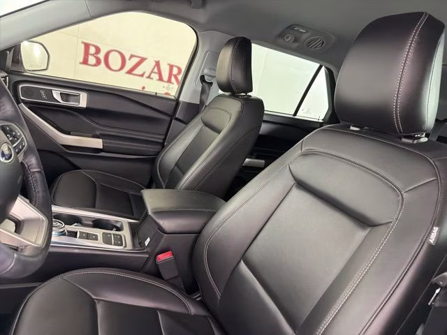 2022 White Metallic Ford Explorer XLT RWD SUV