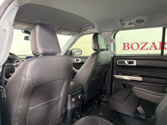 2022 White Metallic Ford Explorer XLT RWD SUV