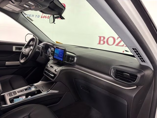 2022 White Metallic Ford Explorer XLT RWD SUV
