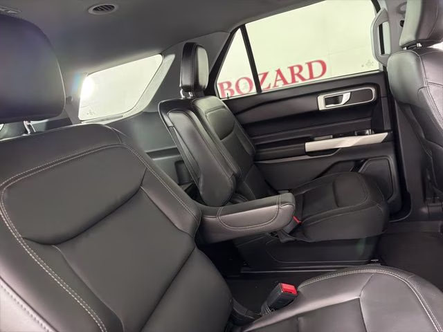 2022 White Metallic Ford Explorer XLT RWD SUV
