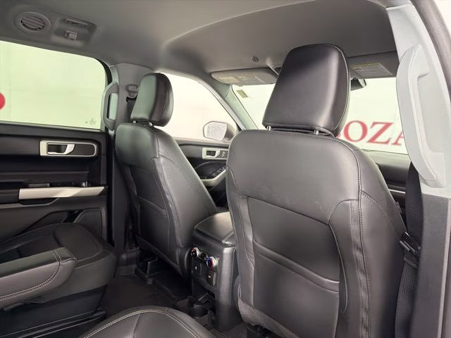 2022 White Metallic Ford Explorer XLT RWD SUV