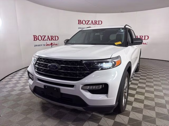 2022 White Metallic Ford Explorer XLT RWD SUV