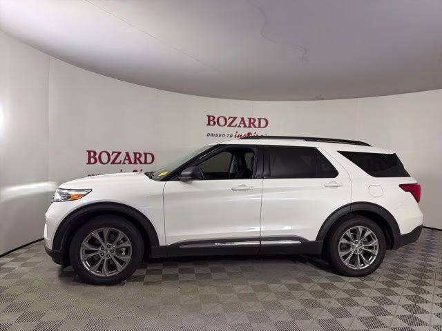 2022 White Metallic Ford Explorer XLT RWD SUV