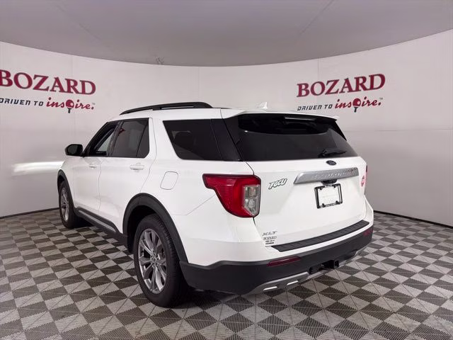 2022 White Metallic Ford Explorer XLT RWD SUV