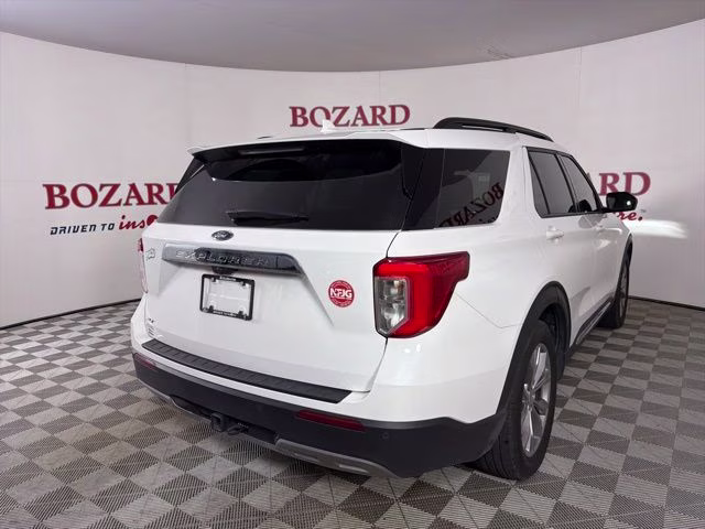 2022 White Metallic Ford Explorer XLT RWD SUV