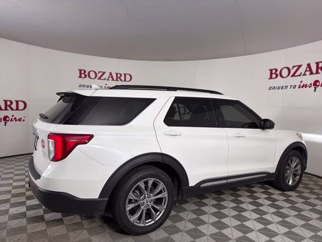 2022 White Metallic Ford Explorer XLT RWD SUV
