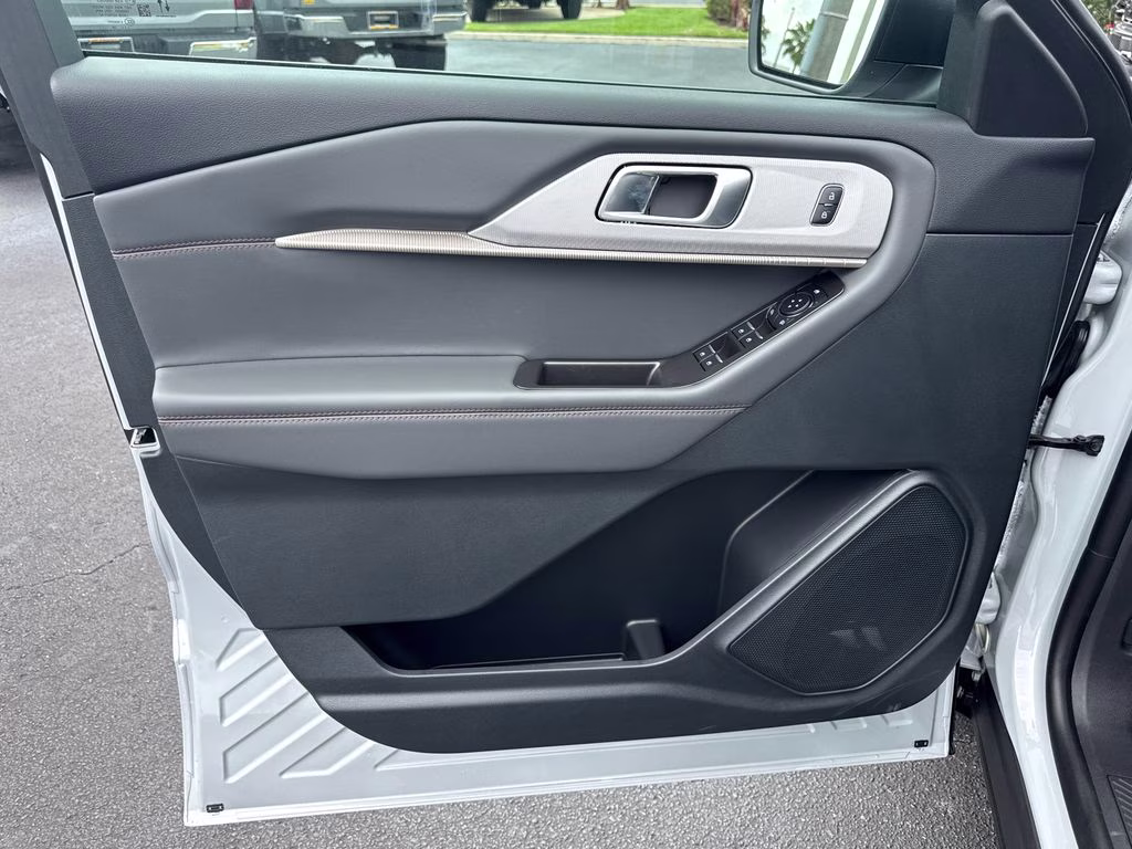 2026 Space White Metallic Ford Explorer Active RWD SUV