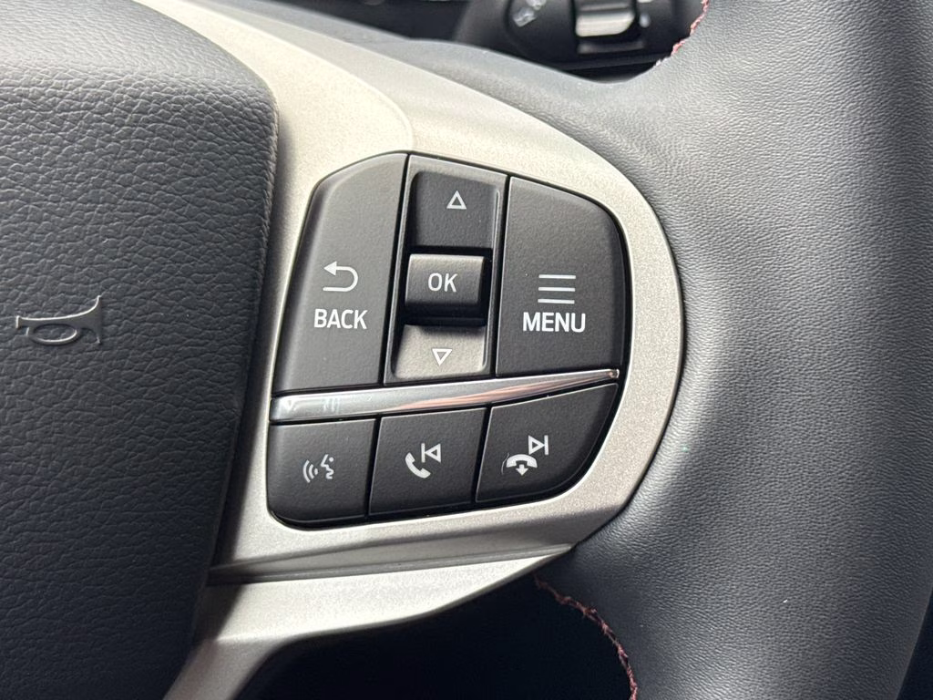 2026 Space White Metallic Ford Explorer Active RWD SUV