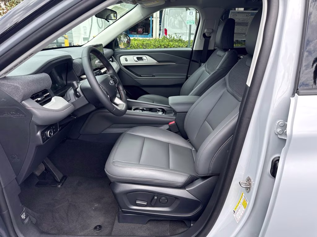 2026 Space White Metallic Ford Explorer Active RWD SUV