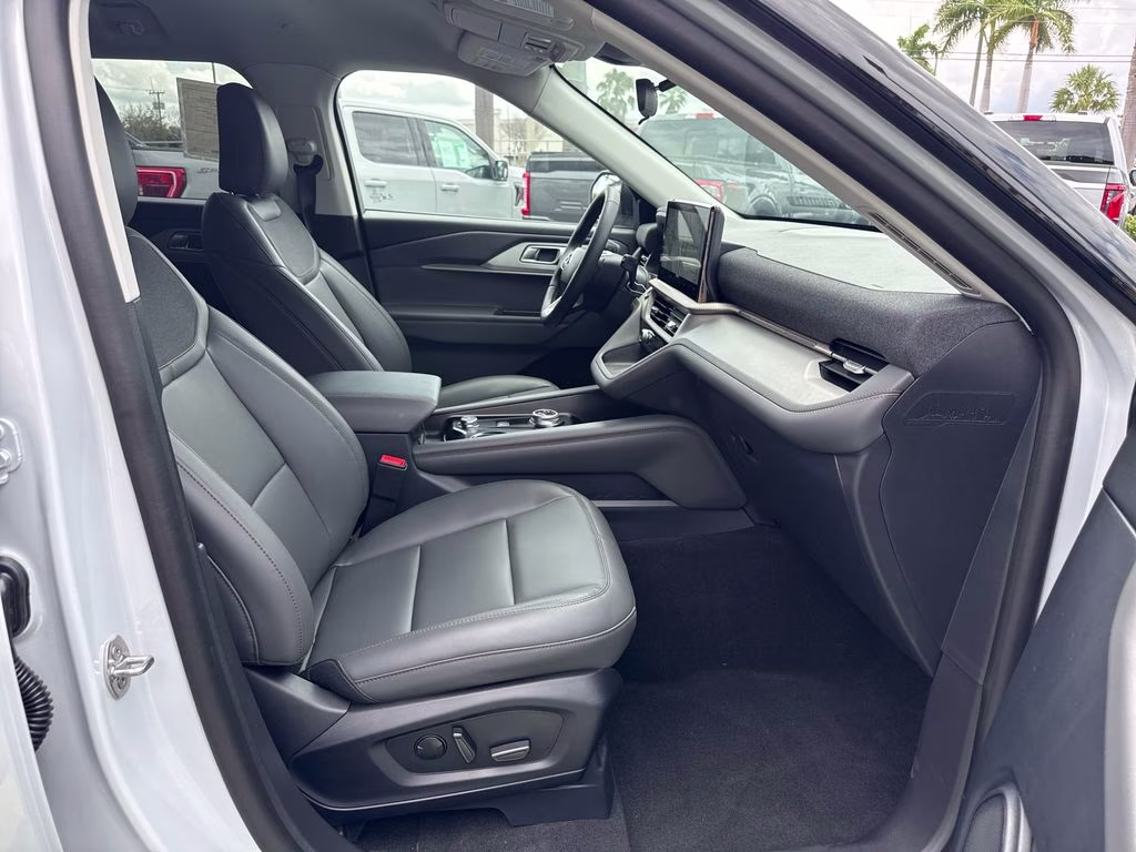 2026 Space White Metallic Ford Explorer Active RWD SUV