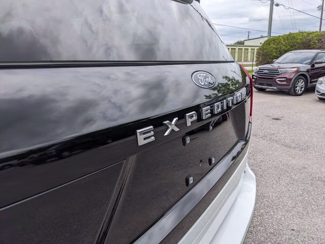 2025 Oxford White Ford Expedition Max Active RWD SUV