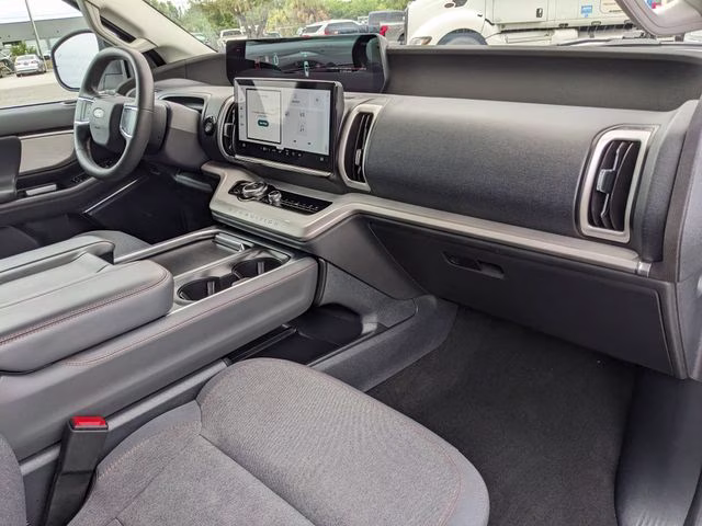 2025 Oxford White Ford Expedition Max Active RWD SUV