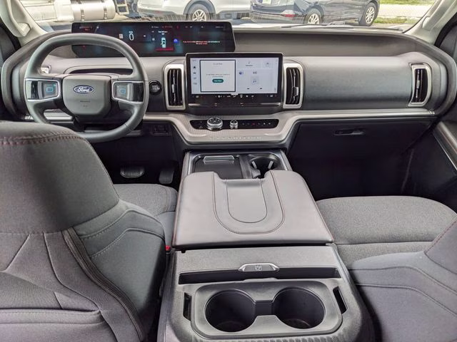 2025 Oxford White Ford Expedition Max Active RWD SUV