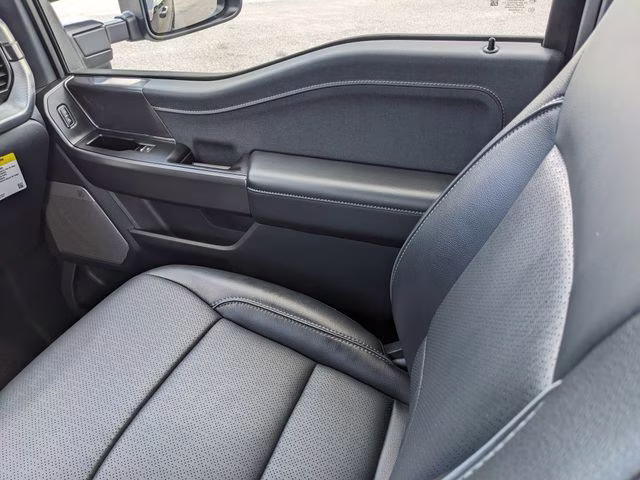 2025 Black Metallic Ford F-150 Lariat 4X4 Truck