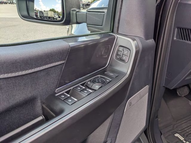 2025 Black Metallic Ford F-150 Lariat 4X4 Truck