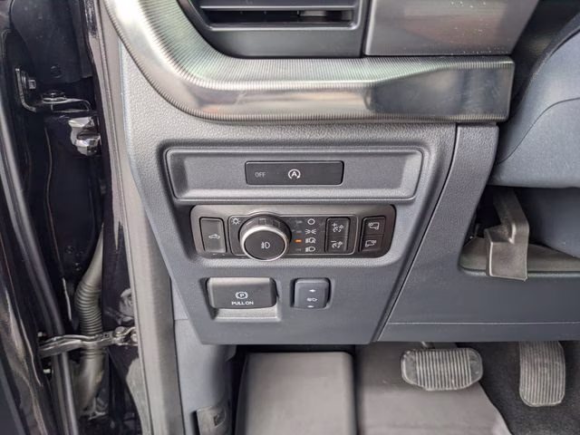 2025 Black Metallic Ford F-150 Lariat 4X4 Truck