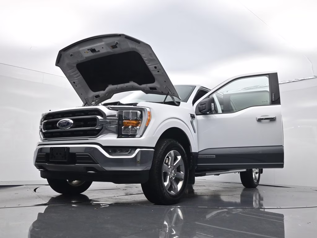 2021 White Ford F-150 XLT 4X4 Truck