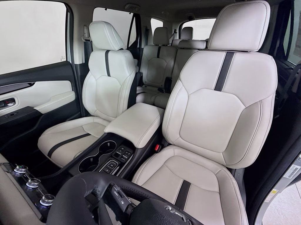 2026 Solar Silver Metallic Honda Pilot EX-L FWD SUV