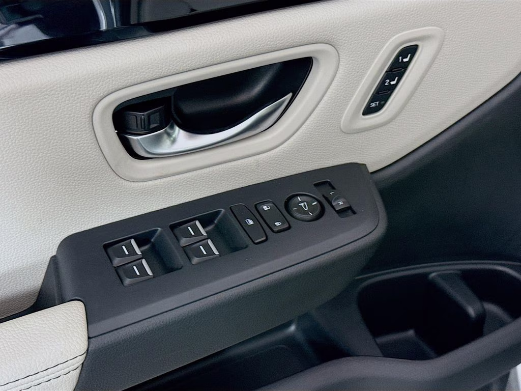 2026 Solar Silver Metallic Honda Pilot EX-L FWD SUV
