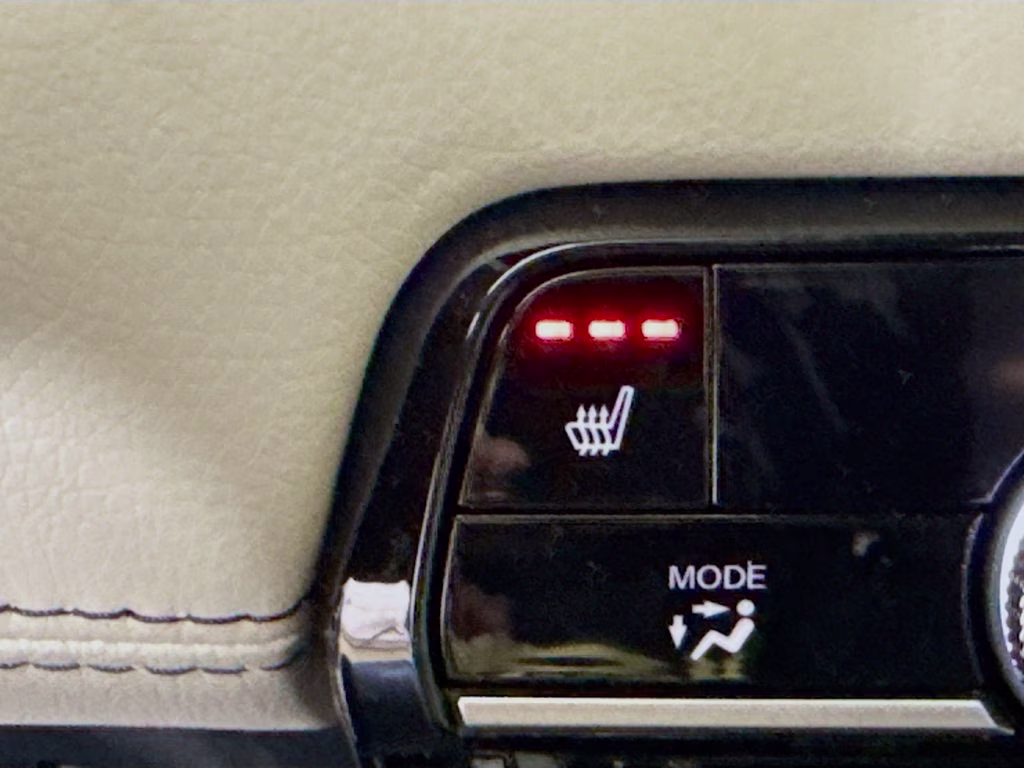 2026 Solar Silver Metallic Honda Pilot EX-L FWD SUV