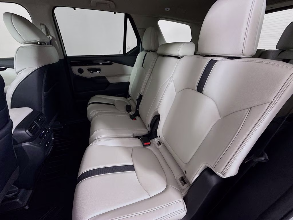 2026 Solar Silver Metallic Honda Pilot EX-L FWD SUV