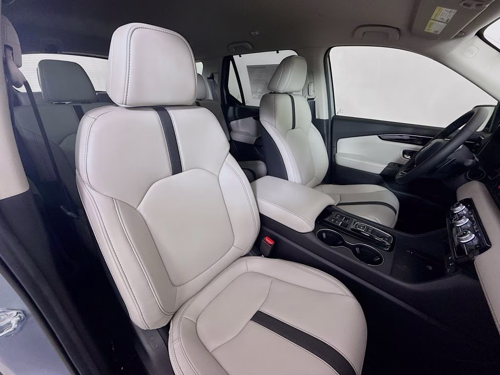 2026 Solar Silver Metallic Honda Pilot EX-L FWD SUV