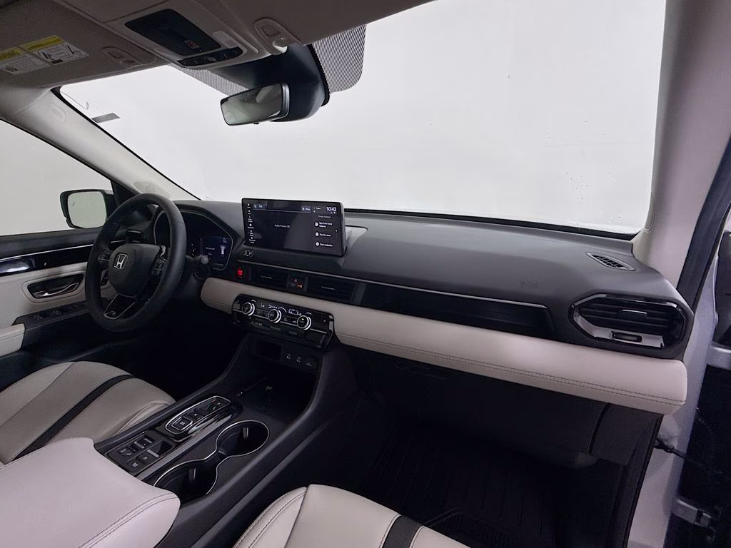 2026 Solar Silver Metallic Honda Pilot EX-L FWD SUV
