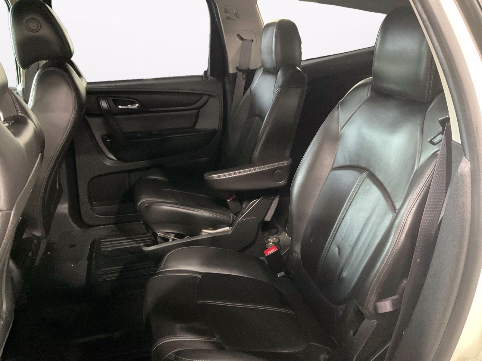 2014 White Diamond Clearcoat Chevrolet Traverse 2LT AWD SUV