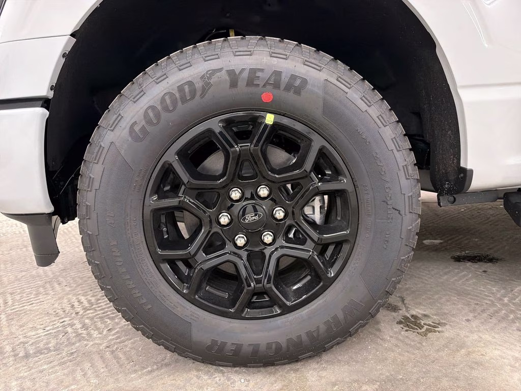 2026 AVALANCHE Ford F-150 Lariat 4X4 Truck