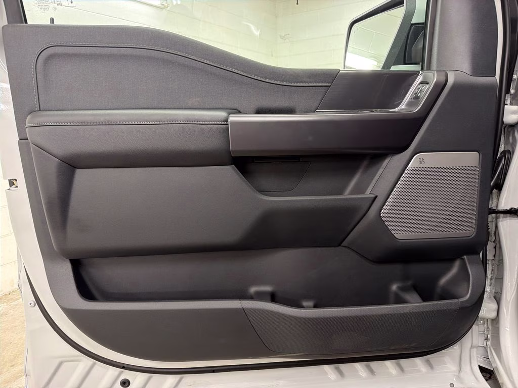 2026 AVALANCHE Ford F-150 Lariat 4X4 Truck