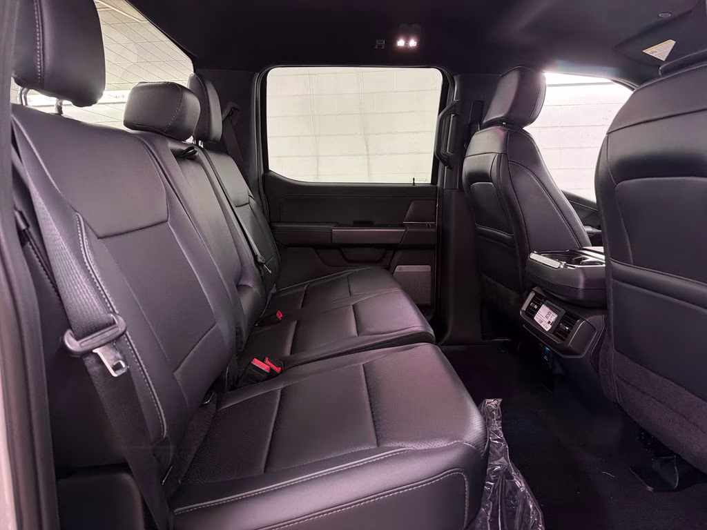 2026 AVALANCHE Ford F-150 Lariat 4X4 Truck