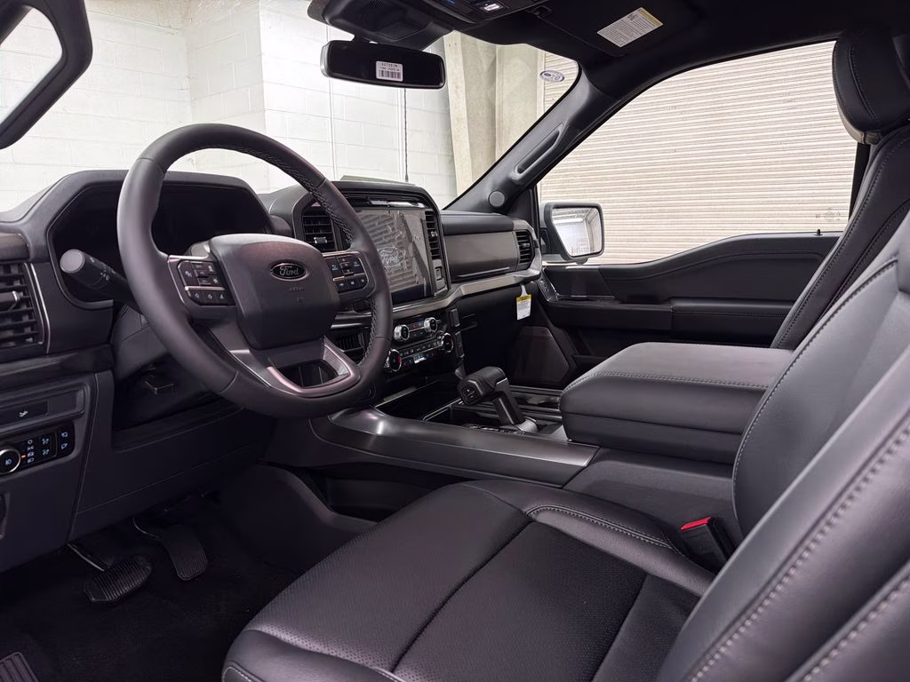 2026 AVALANCHE Ford F-150 Lariat 4X4 Truck