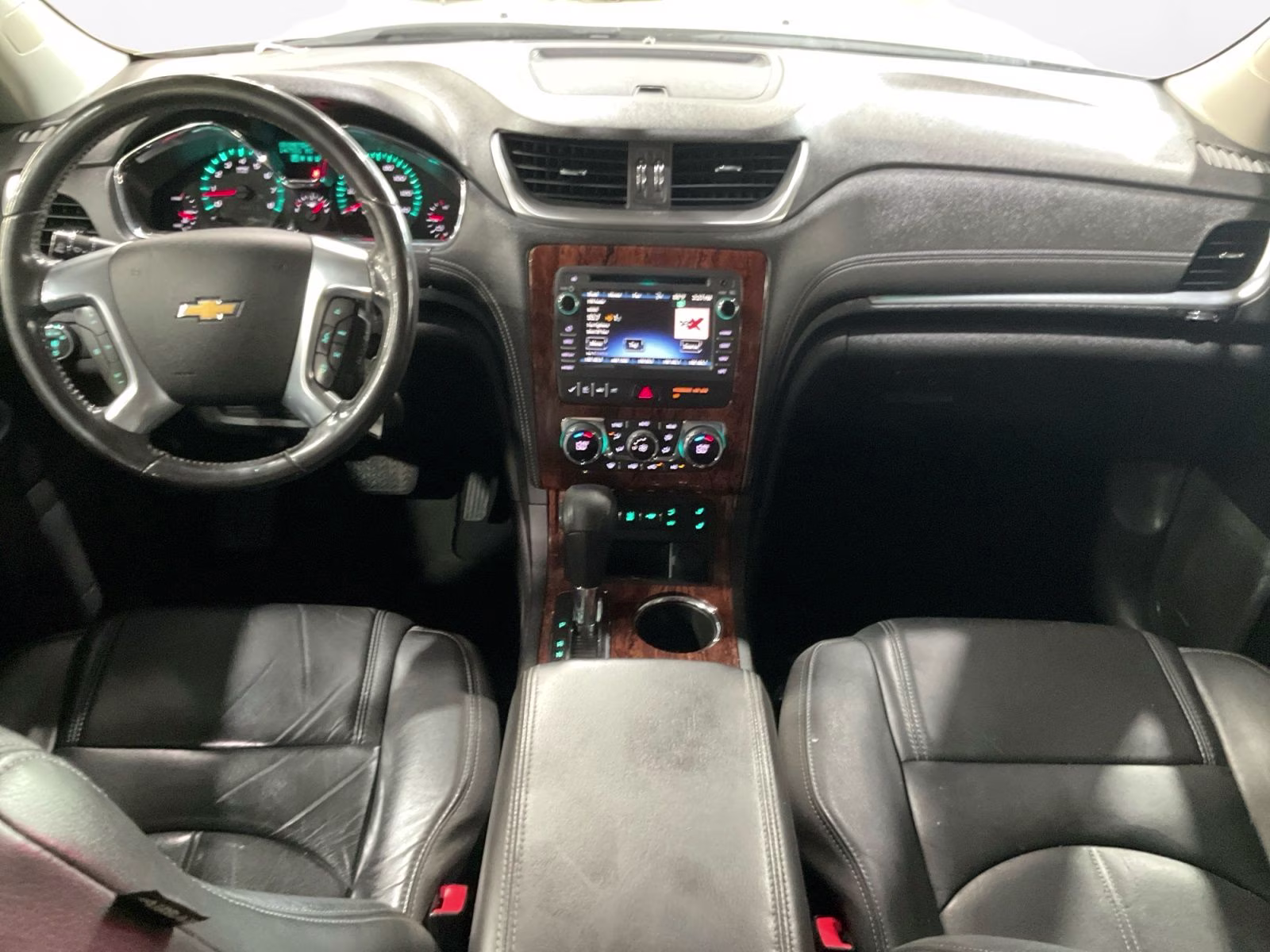 2014 White Diamond Clearcoat Chevrolet Traverse 2LT AWD SUV