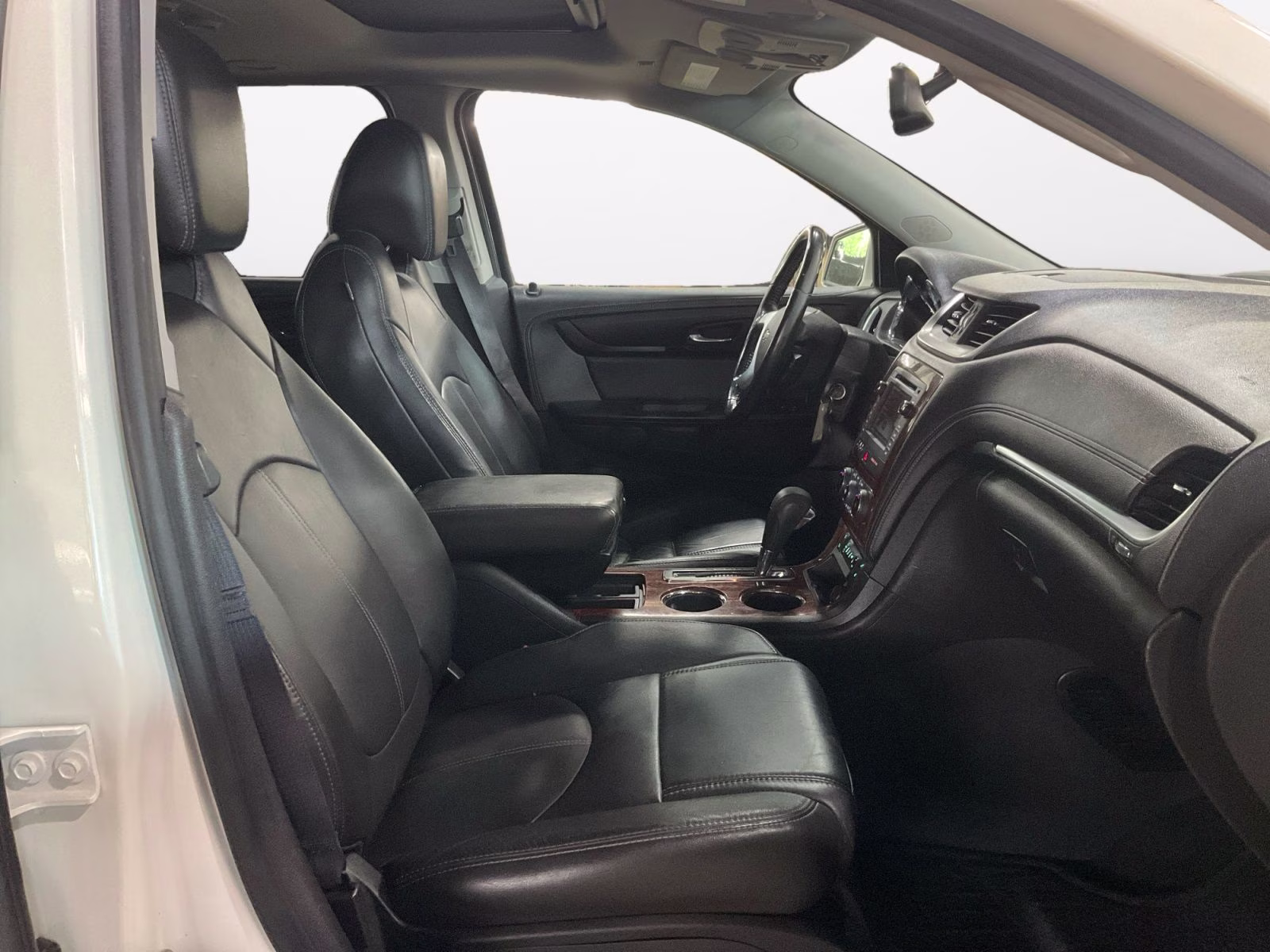 2014 White Diamond Clearcoat Chevrolet Traverse 2LT AWD SUV