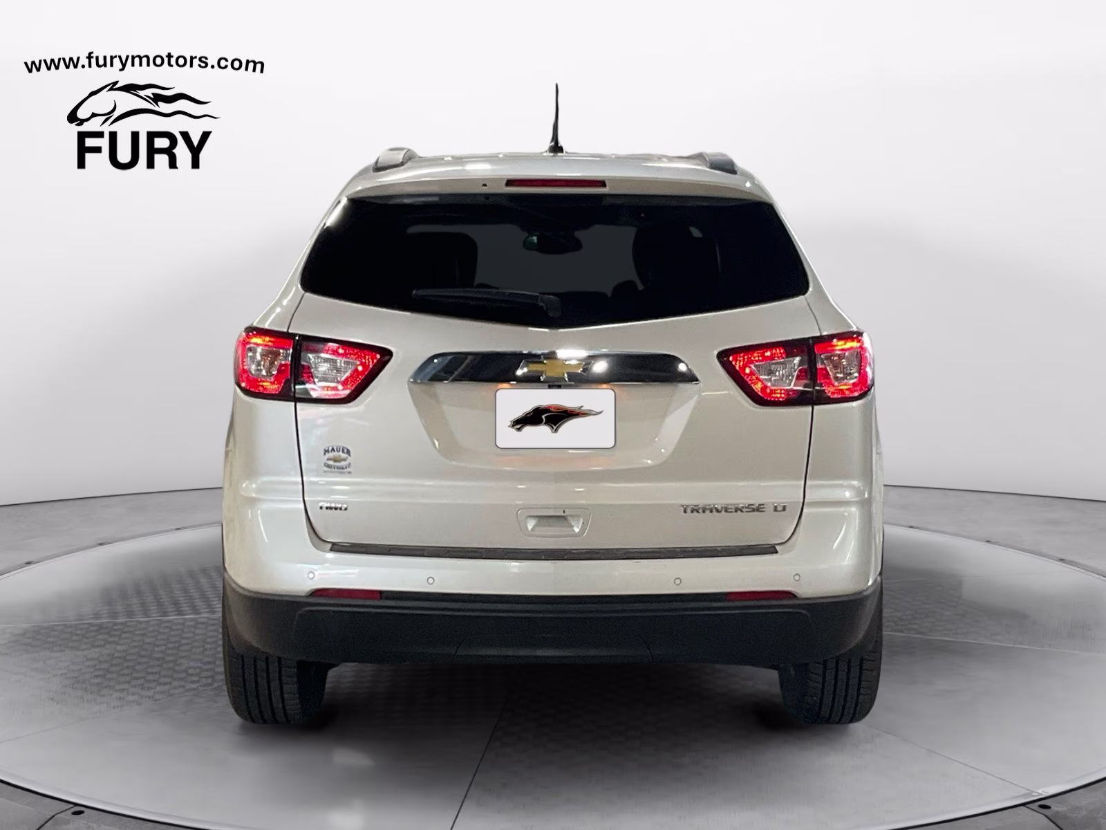 2014 White Diamond Clearcoat Chevrolet Traverse 2LT AWD SUV